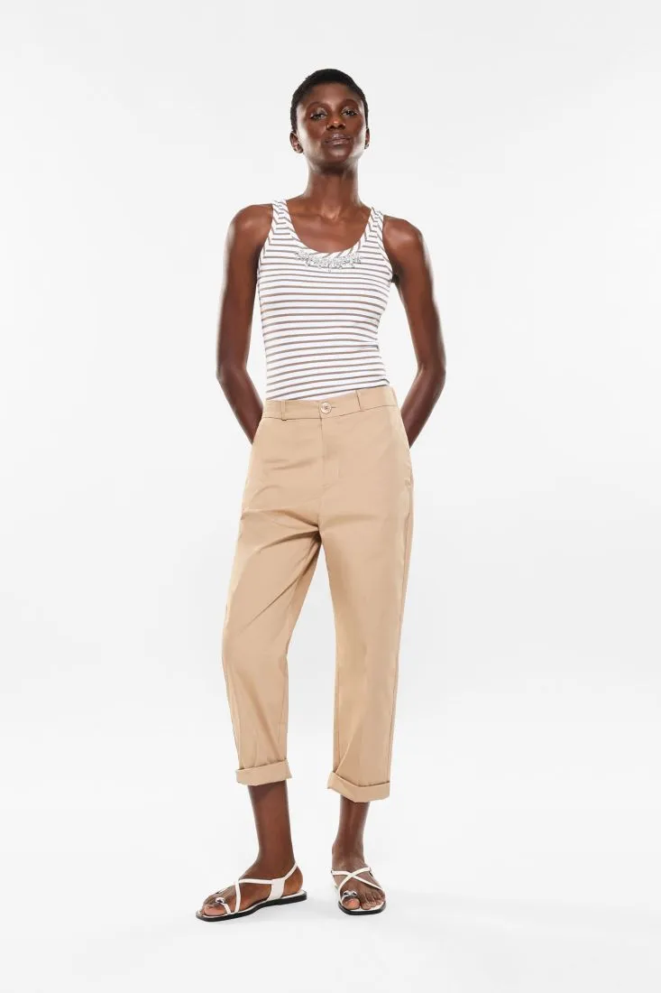 Pantaloni slim-fit cropped in puro cotone con piega stirata