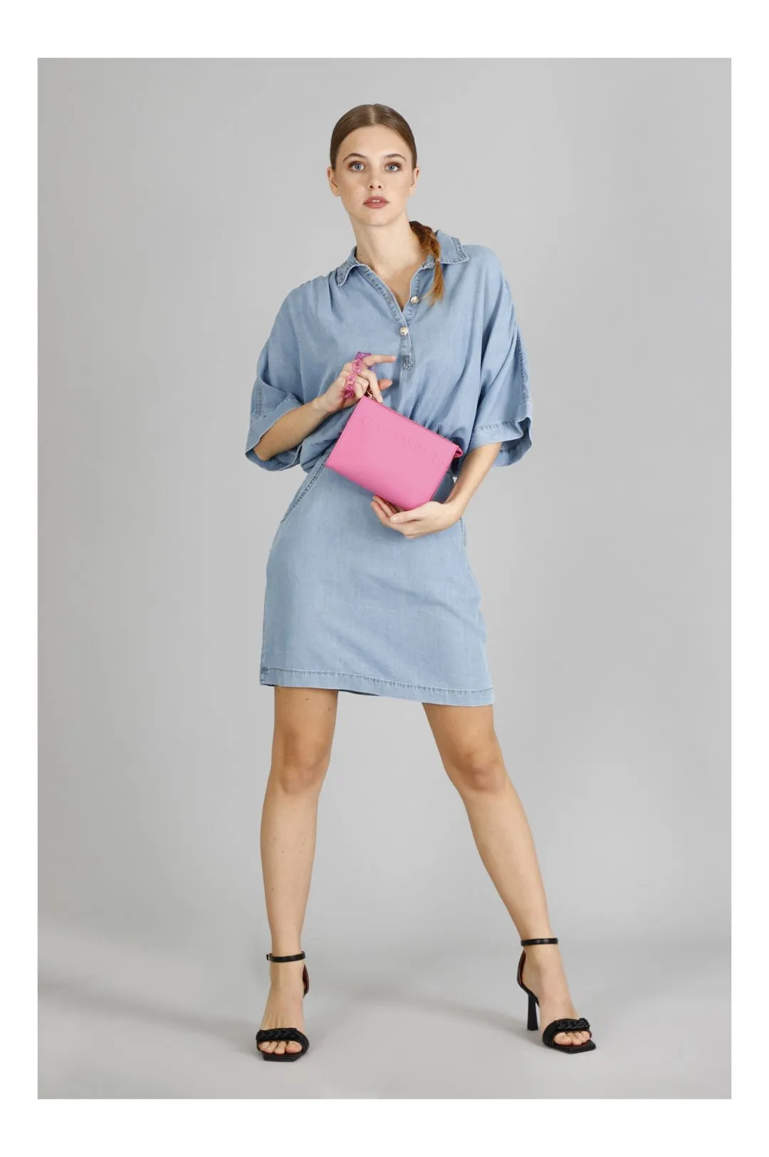 pochette effetto opaco con catena fuxia