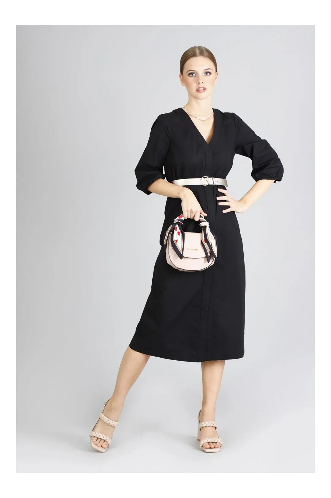 pochette rigida con manico in catena e foulard cipria