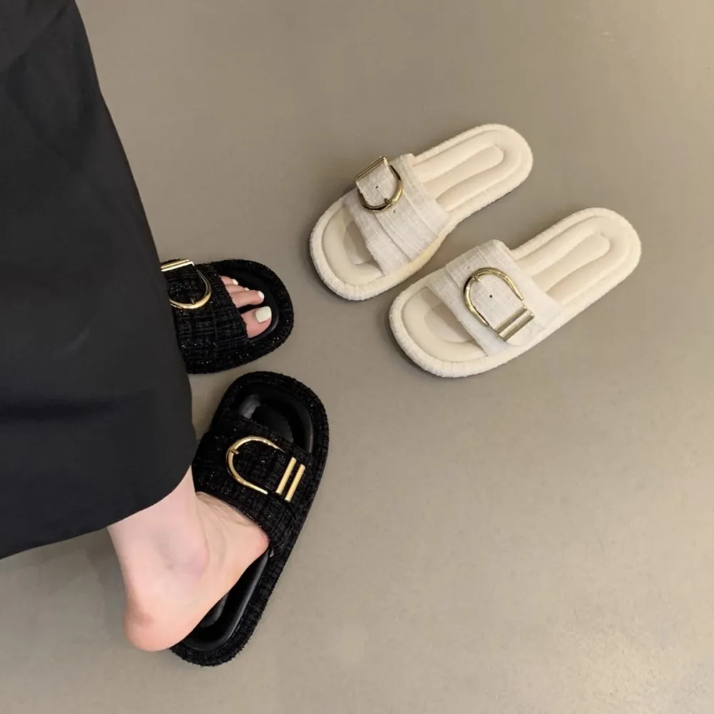 Sandali piatti profumati piccoli in stile francese per le donne Abbigliamento esterno estivo 2024 New Internet Celebrity Beach O