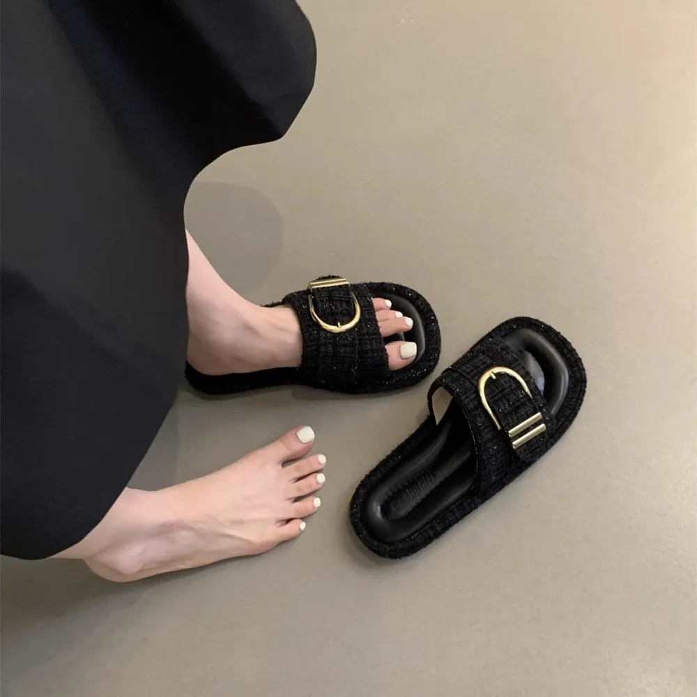 Sandali piatti profumati piccoli in stile francese per le donne Abbigliamento esterno estivo 2024 New Internet Celebrity Beach O