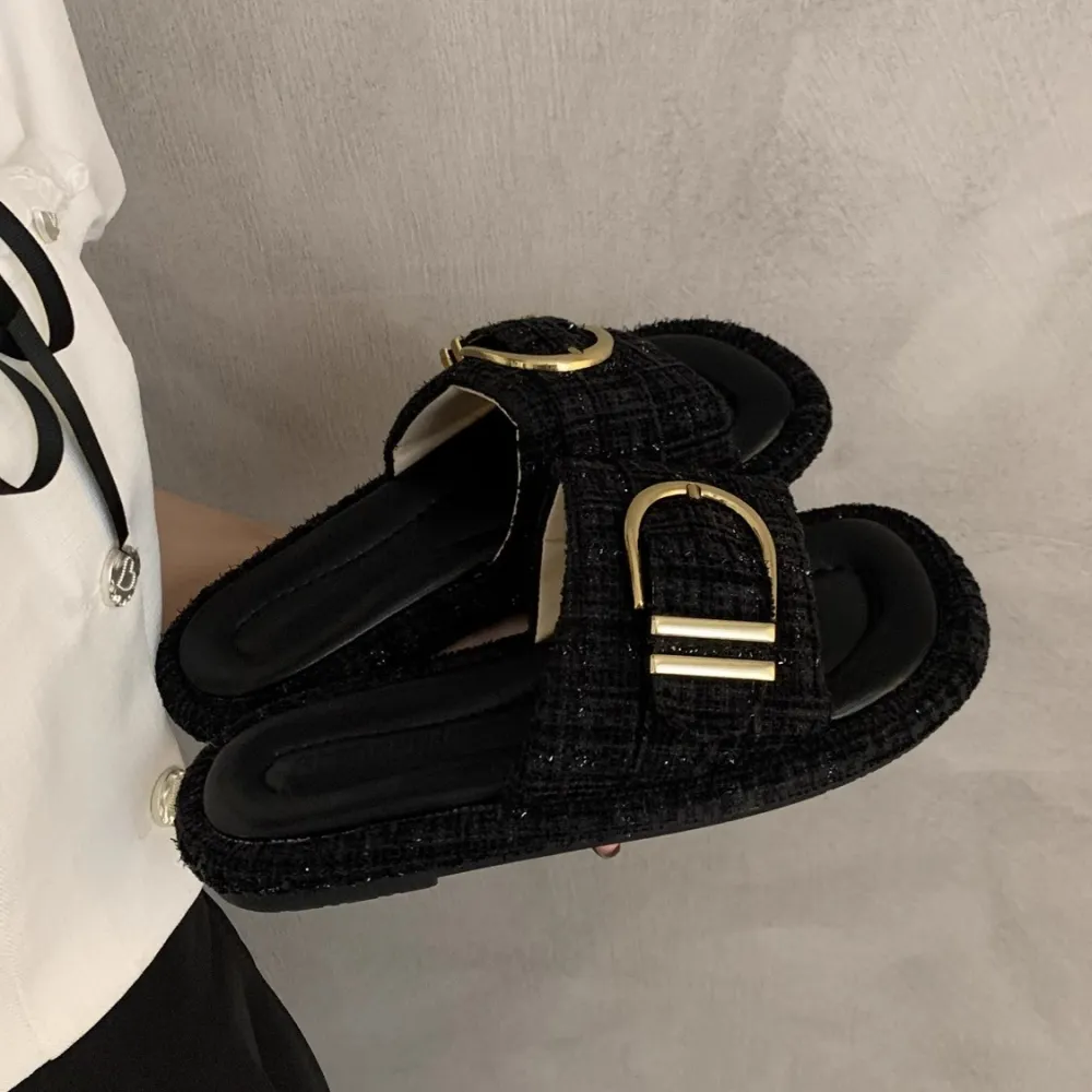Sandali piatti profumati piccoli in stile francese per le donne Abbigliamento esterno estivo 2024 New Internet Celebrity Beach O