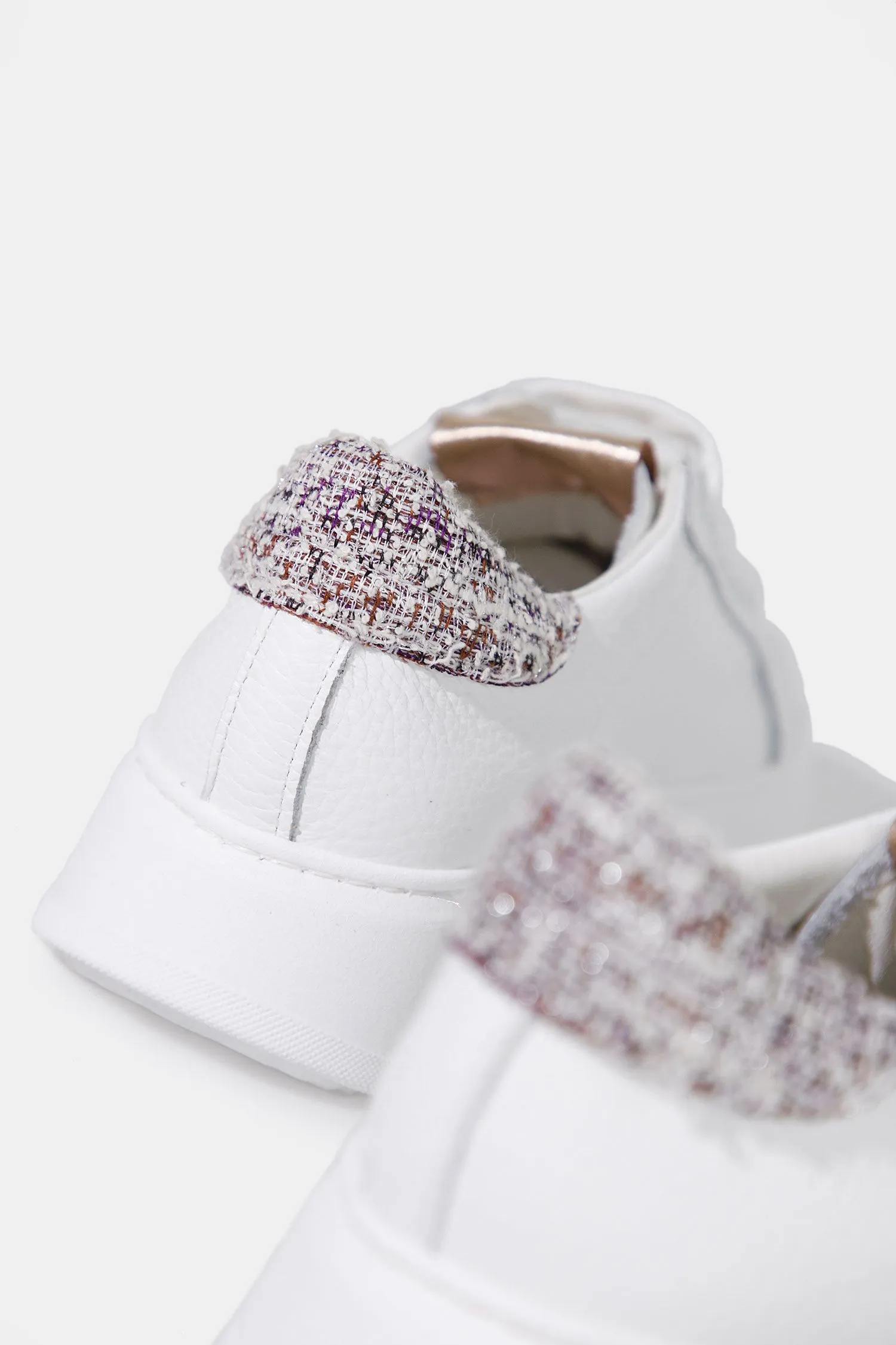   Sneakers con dettagli ricamati e bijoux     