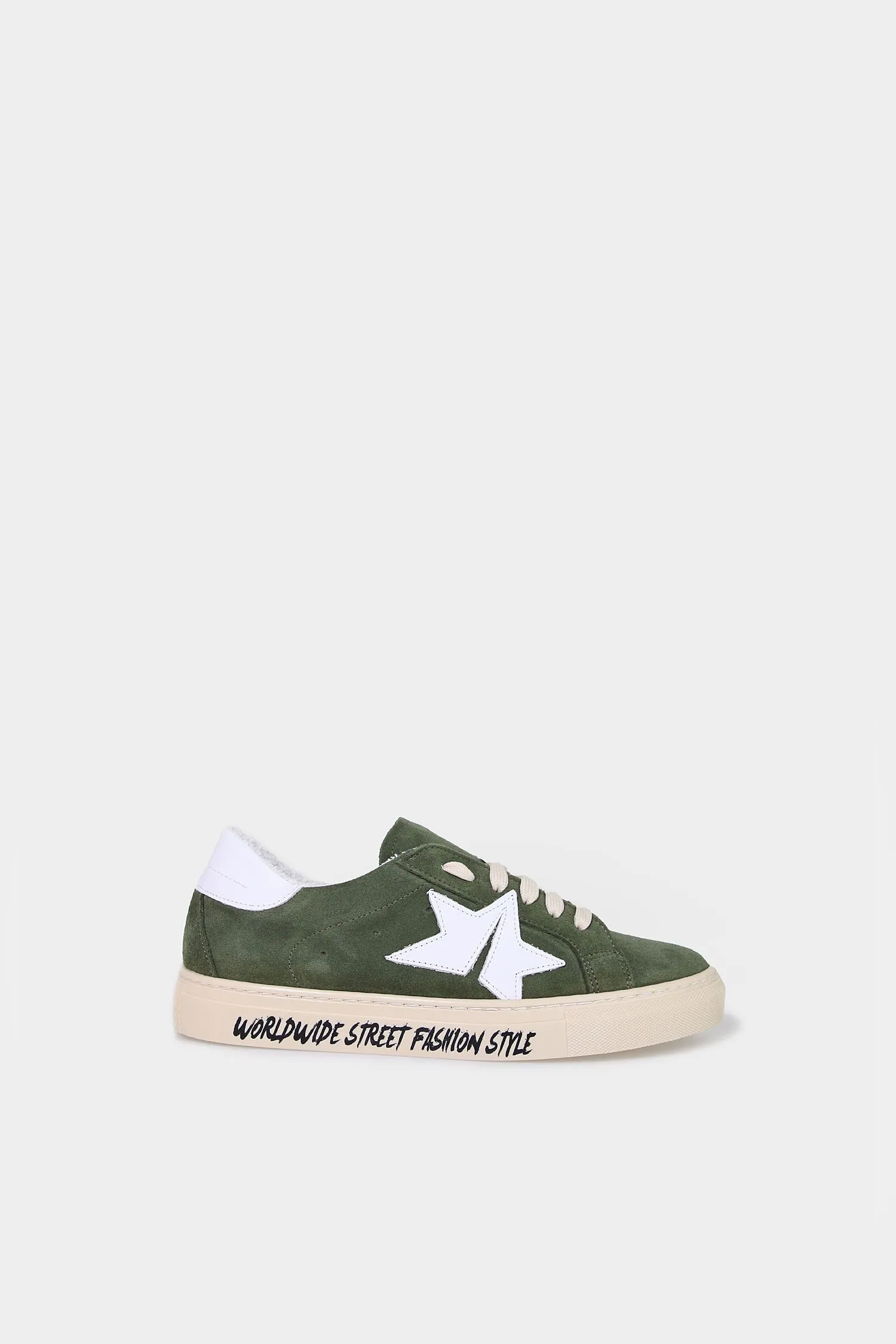   Sneakers con stella e scritta      