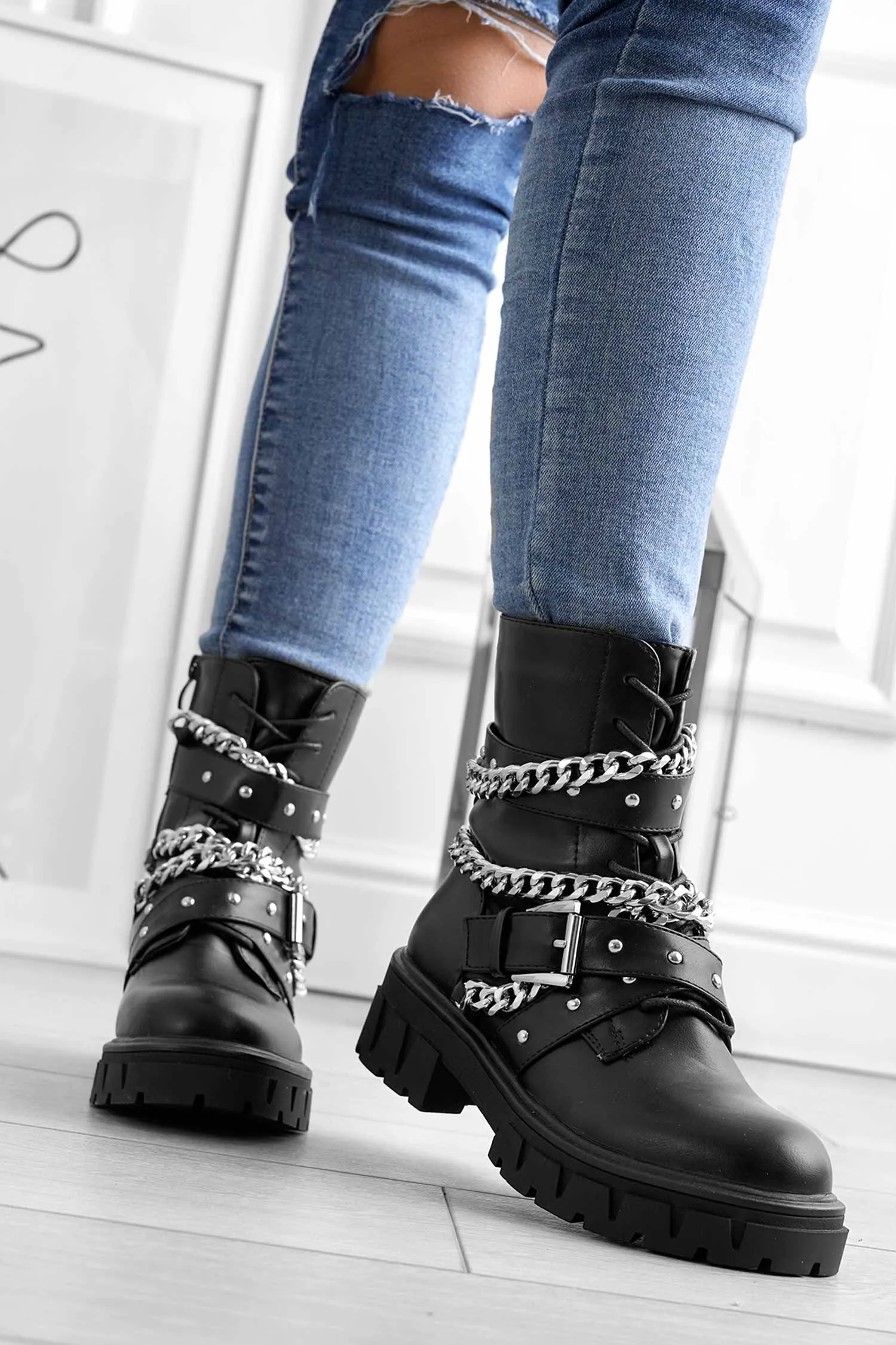 Stivaletti neri biker con catene