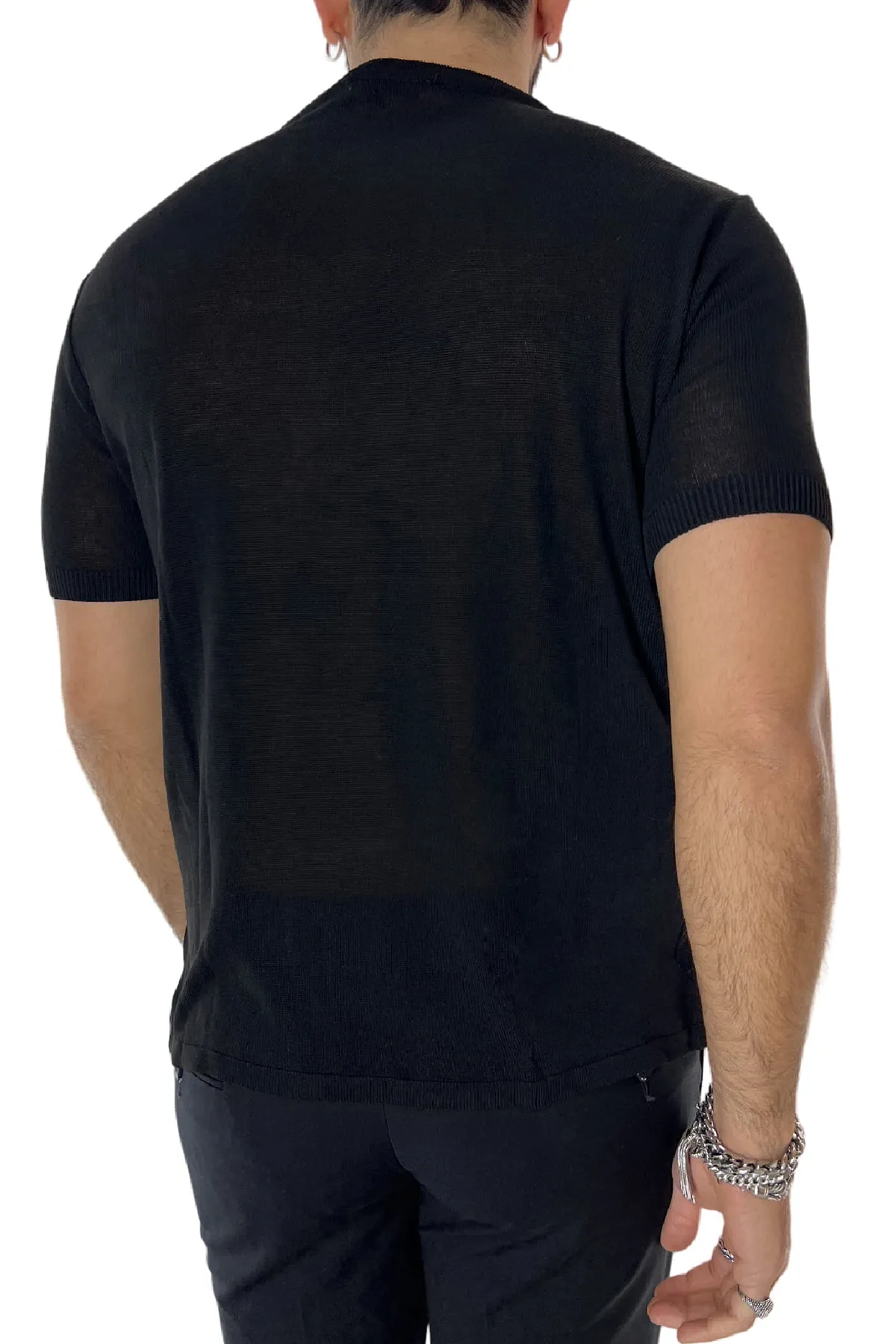 T-shirt uomo nera in viscosa mezze maniche scollo largo made in italy