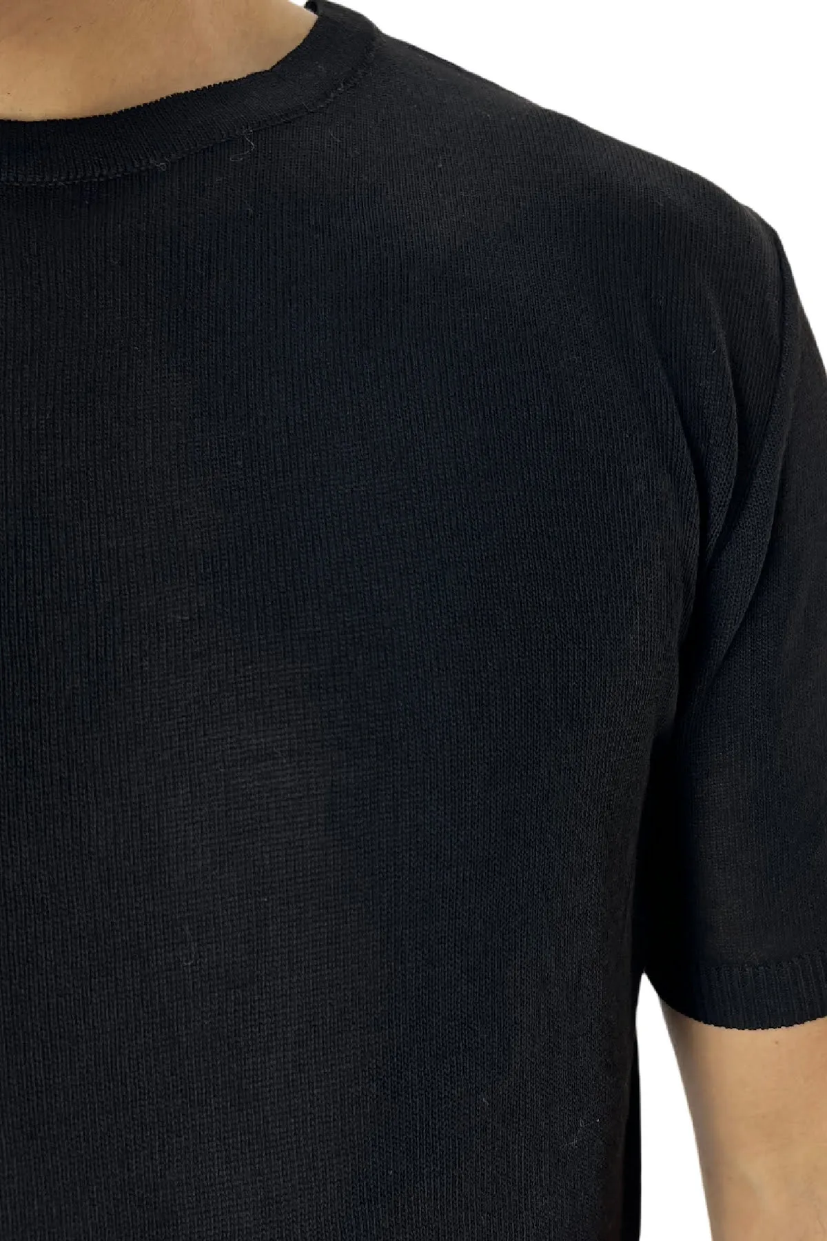 T-shirt uomo nera in viscosa mezze maniche scollo largo made in italy