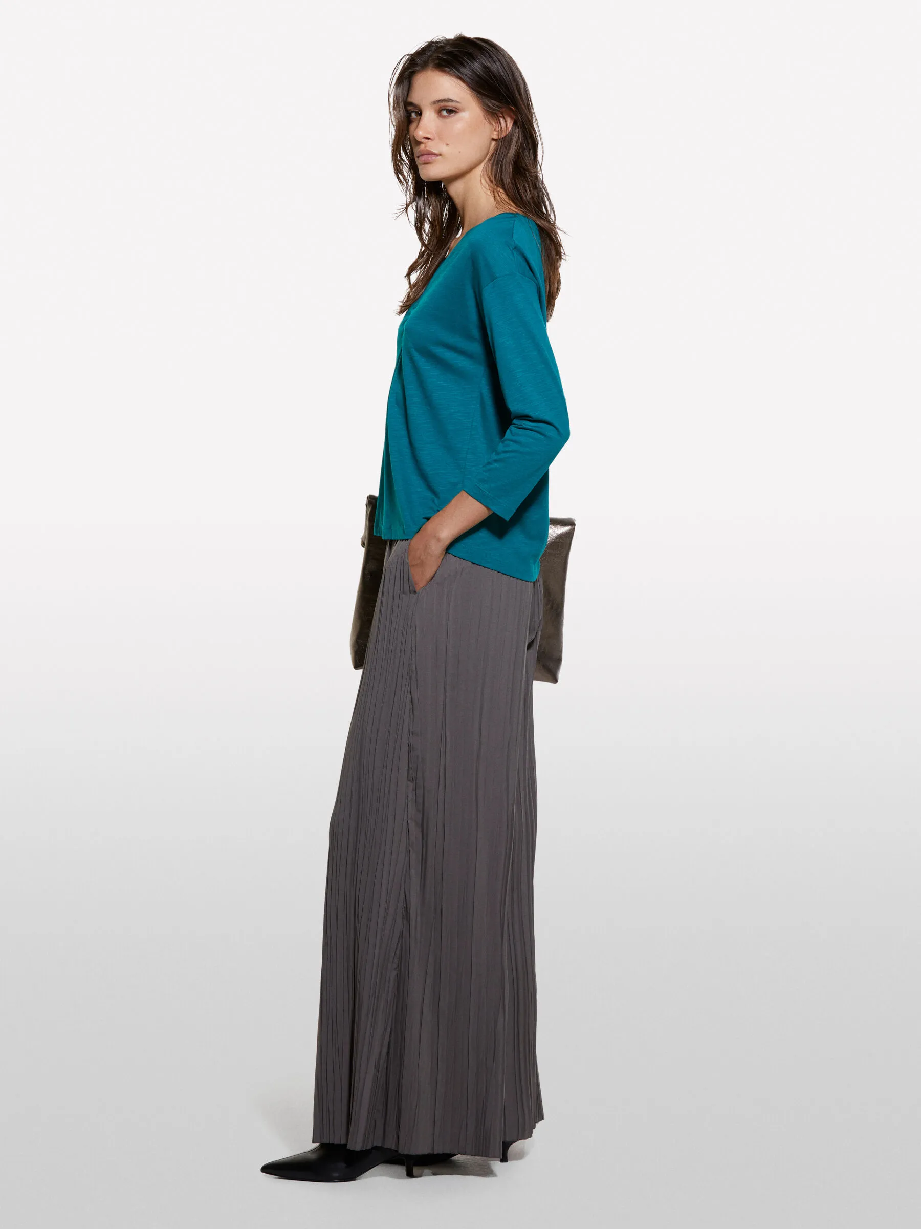 T-shirt verde ottanio con arriccio