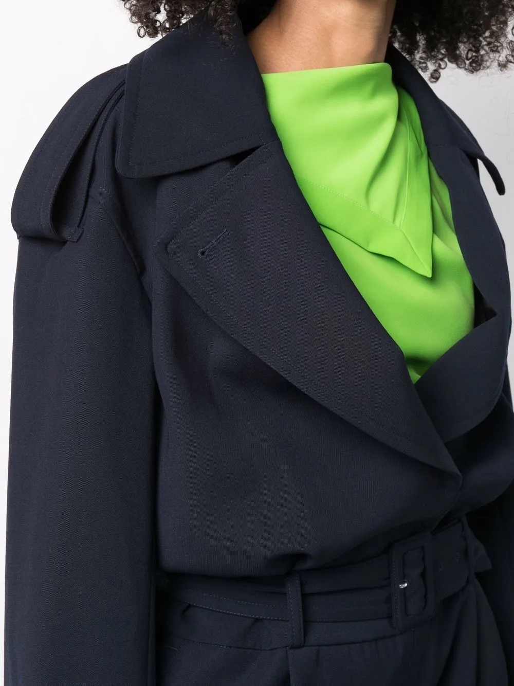 tuta con effetto trench