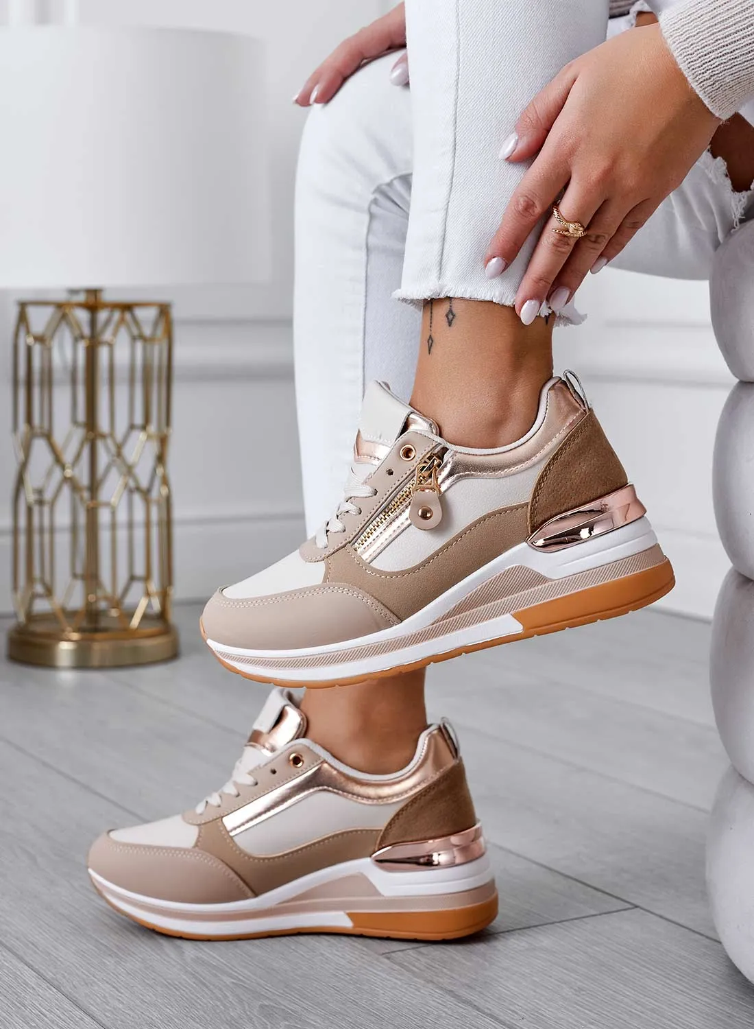 VALENTINA - Sneakers beige con inserti oro rosa
