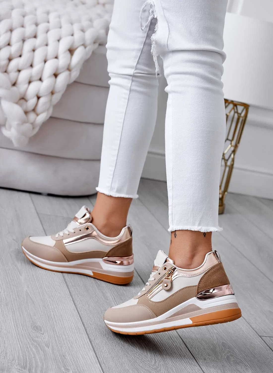 VALENTINA - Sneakers beige con inserti oro rosa