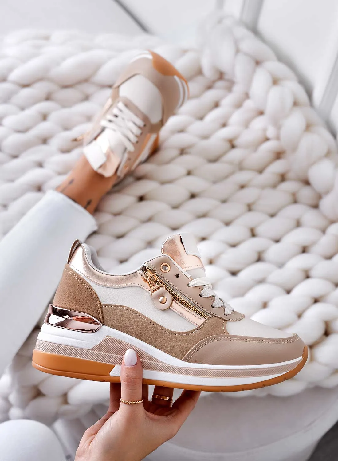 VALENTINA - Sneakers beige con inserti oro rosa