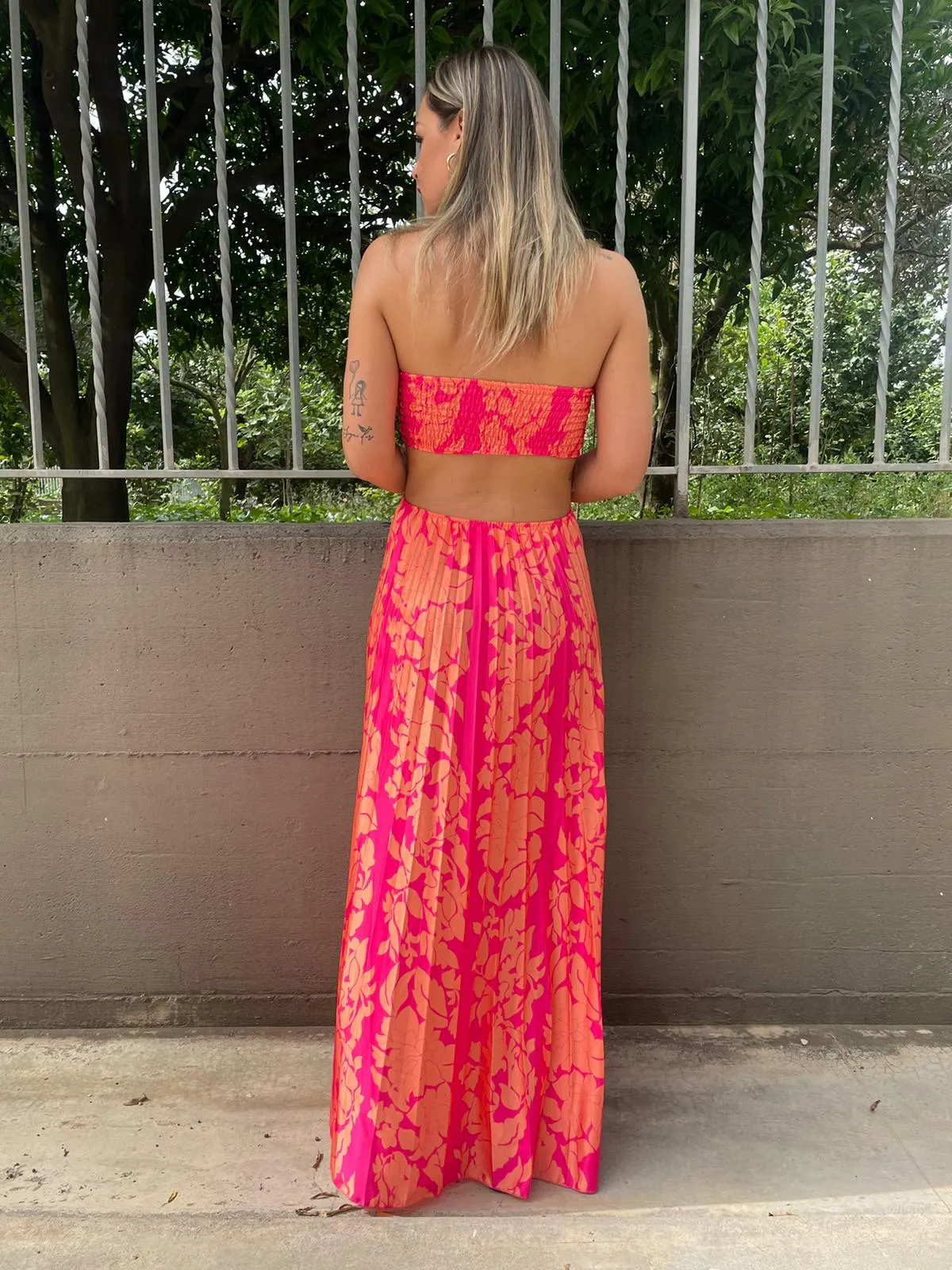 Vestito lungo a fantasia cut-out