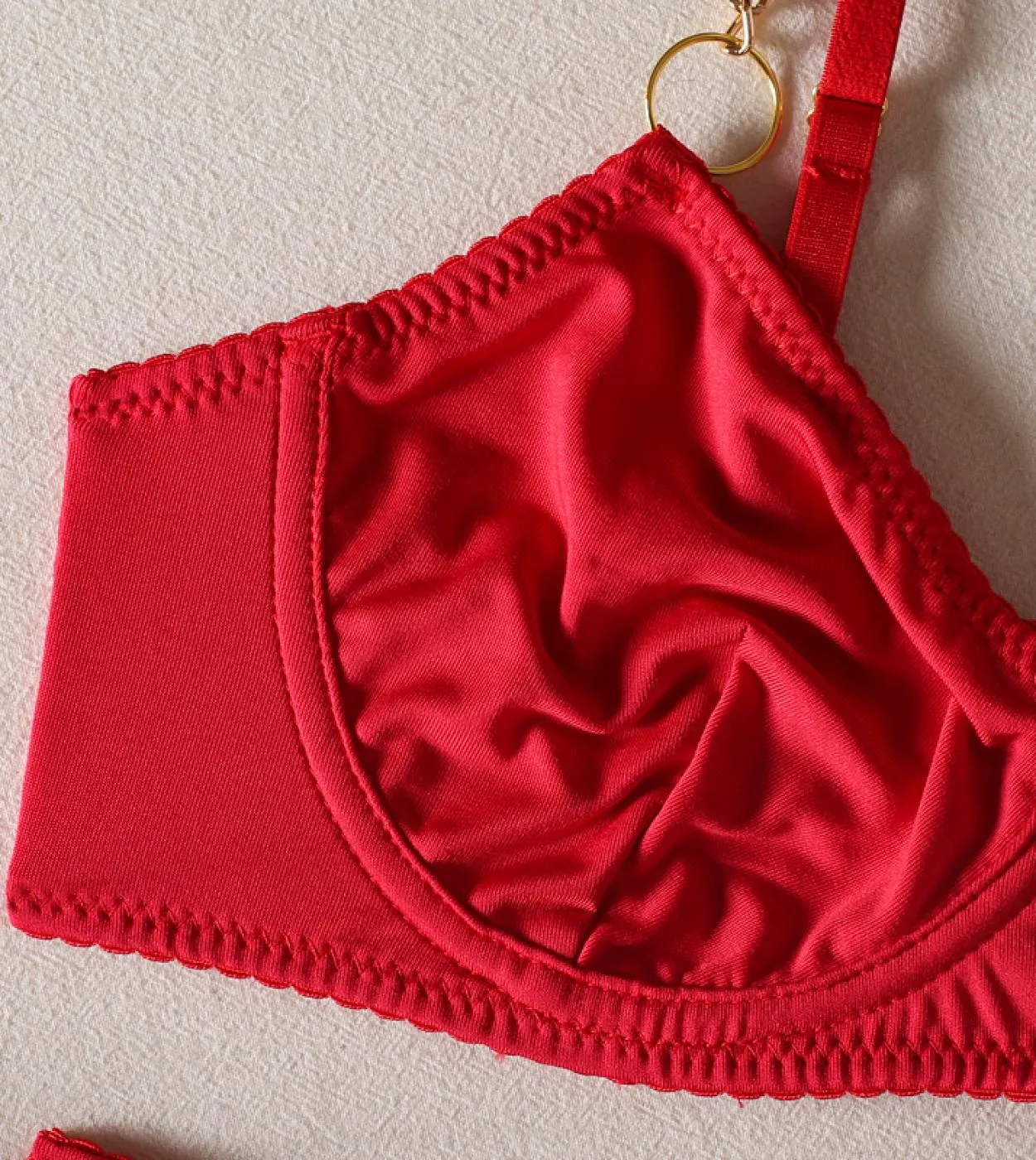 Yimunancy Set da 4 pezzi Girocollo da donna Set di lingerie solida Girocollo a catena rossa Giarrettiera Breif Kit Natale